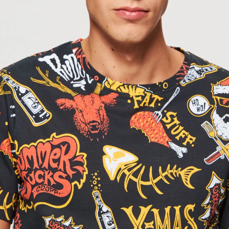 T-Shirt With All Over Christmas Print - Image 3