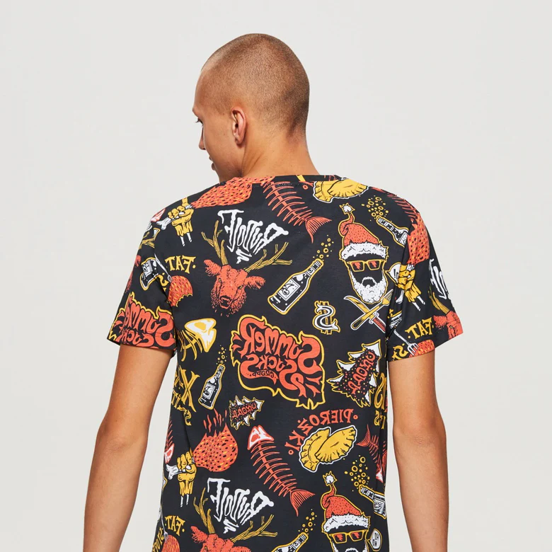 T-Shirt With All Over Christmas Print - Image 5